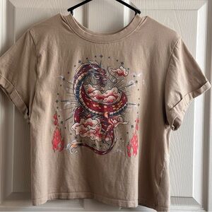 Vibe N Beige Dragon Graphic Casual 100% Cotton Cropped Tee Women’s Size Large